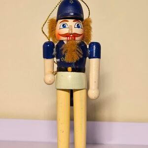Nutcracker figurine marked horizons